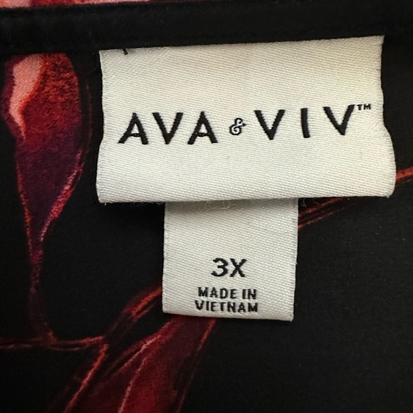 πΊ Ava & Viv Womenβs Plus Size Floral V-Neck Blouse πΊ - Picture 4 of 10